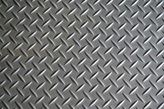 Metal background, chicken paw pattern painted in dark gray, use as background image or insert text. Embossed metal plates are used for areas where there is slippage, such as boats, buses, overpasses.
