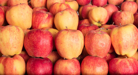 Fototapeta na wymiar fresh red and yellow texture apples for sale in market.