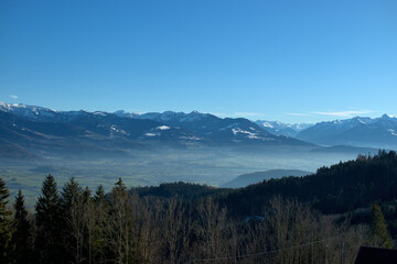 Blick über das österreichische und schweizer Rheintal von Gais in der Schweiz 18.12.2020
