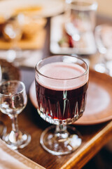 natural medicinal autumn tea based on berries with a high content of vitamin C for the treatment of colds and SARS and to strengthen the immune system