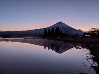 富士山　湖畔　反射