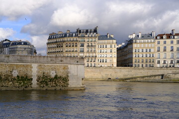 Fototapeta na wymiar On the bank of the Seine river in Paris center the 30th december 2020.