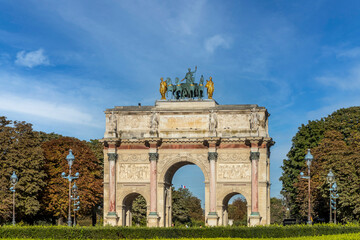 Fototapeta na wymiar The Arch of the Triumph of the Carrousel in Paris