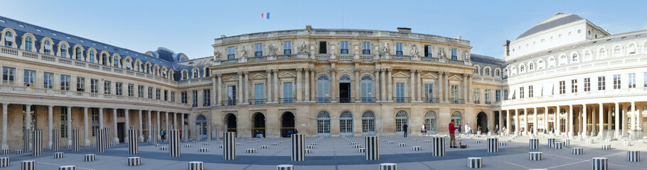 Fototapeta na wymiar The square of the Palais Royal in Paris with the black and white columns