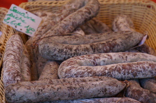 franz&ouml;sische Salami im Korb