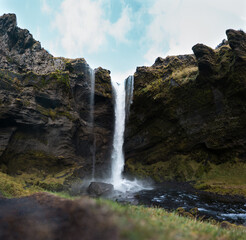Vistas de la cascada Kvernufoss de Islandia
