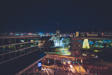 Fototapeta na wymiar Church in the city at night