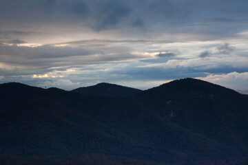 Naklejka premium Mountain and sky above