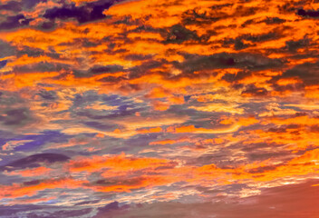 Obraz premium Ciel rougeoyant après soleil couchant 