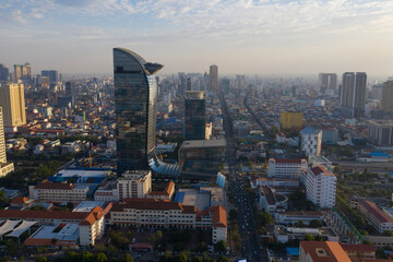 Obraz premium Phnompenh capital of Cambodia on the sunset with beautiful landscape by drone