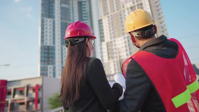 Male engineer and female secretary proactive management for a productive site 