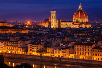 Fototapeta na wymiar Duomo in Florence, Italy at twilight