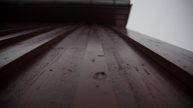 Detalle de madera roja en casa nordica, Noruega