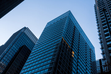 Obraz premium オフィスビル 青空