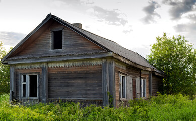 Fototapeta na wymiar old abandoned wooden village house.