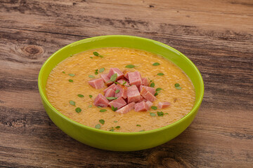 Peas cream soup with smoked ribs