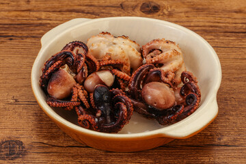 Grilled octopus in the bowl