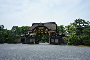 The Karamon main gate to Ninomaru Palace at Nijo Castle in Kyoto, Japan - 日本 京都 二条城の唐門	