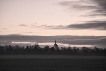 Obraz premium Schönberg ( Holstein ) Kirche im morgengrau