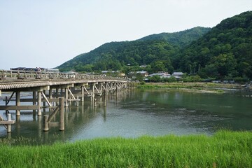 Fototapeta premium Landscape of Togetsu Bridge, Togetsukyo, in Arashiyama, Kyoto prefecture, Japan - 日本 京都 嵐山 渡月橋と桂川 