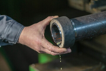 repair of pipes for drilling with the hands of an employee