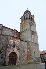 Fototapeta na wymiar Campanario de la Colegiata de Nuestra Señora de la Asunción, en el barrio antiguo de Medinaceli, Soria, España.