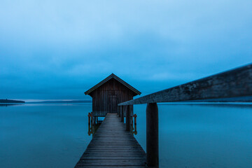 Bootshaus am See, romantische Landschaft