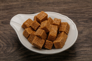 Cane sugar cubs in the bowl