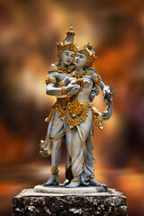 Indonesien-Bali;  Statue der hinduistischen Gottheiten  " Rama und Sita ". Seit 2000 Jahren die Liebesgeschichte Indiens, im Epos Ramayana.