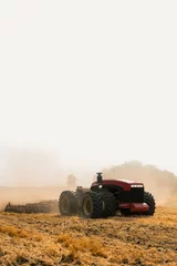 Tragetasche Autonomer Traktor, der auf dem Feld arbeitet. Intelligente Landwirtschaft © scharfsinn86