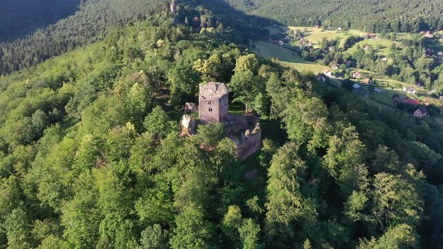 Burg-Neuwindstein in Frankreich aus der Luft | Luftbilder von der Burg-Neuwindstein 