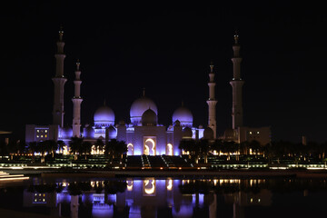 Fototapeta na wymiar Abu Dhabi Grand mosque at Night