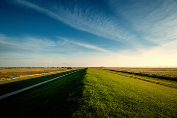 An evening walk along the dike (3)