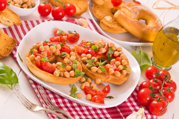 Friselle with tomatoes and chickpeas.
