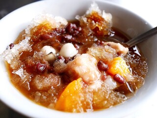 台湾の台南の黒糖かき氷（食べかけ）