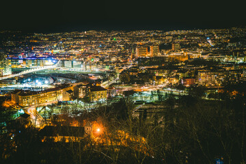 Nocny widok na Oslo stolicę Norwegii	