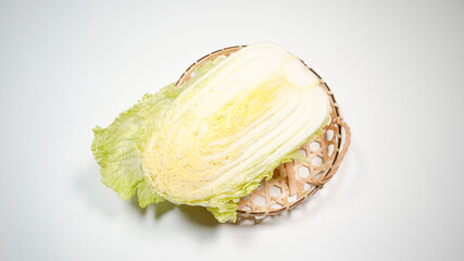 ざるにのっている白菜