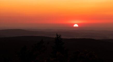 Sonnenuntergang über dem Erzgebirgskamm