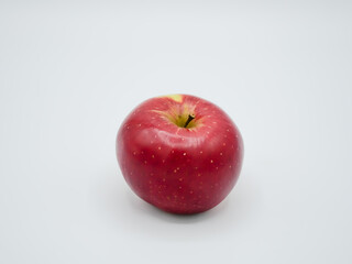 ein roter Apfel freigestellt Focus stacking