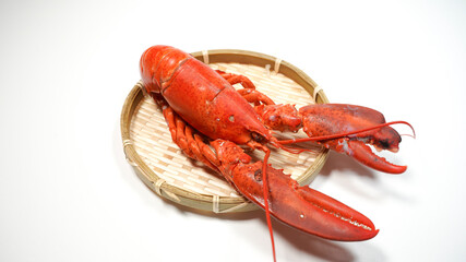 ざるにのっているロブスター