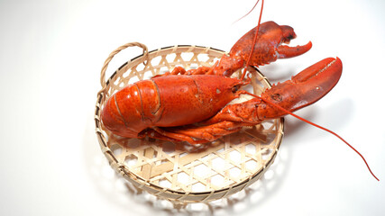 ざるにのっているロブスター