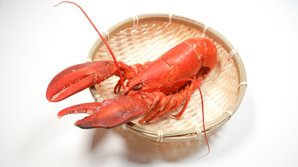 ざるにのっているロブスター