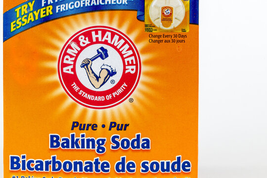 Arm & Hammer baking soda label in box