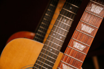 Gitarren in einer Reihe