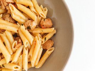 Pasta with tomatoes and soya meat 