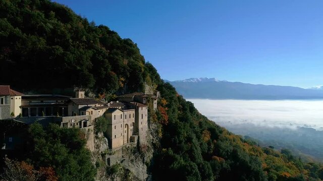 Greccio, Italia. Santuario dell'Eremo (Santuario di Greccio) eretto da San Francesco d'Assisi nella Valle Sacra. 
