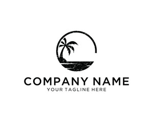 Obraz premium Letter G logo coconut tree and water wave icon logo design vector template on a white background.