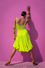 Latin dancer from behind with her hand on the wall