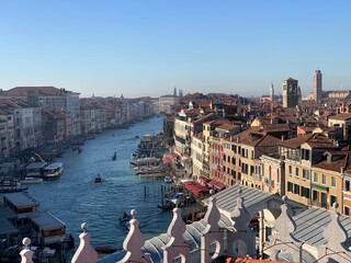 Fototapeta na wymiar Venedig Venetien Italien Stadtteil Rialto mit Blick über die Dächer und den Canale Grande
