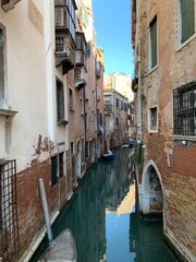 Fototapeta na wymiar Venedig Venetien Italien Stadtteil Cannaregio am Wasserkanal und Häuser im Winter